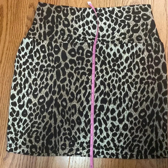 Swool Animal Print Mini Skirt Size Medium in Juniors - Picture 4 of 5
